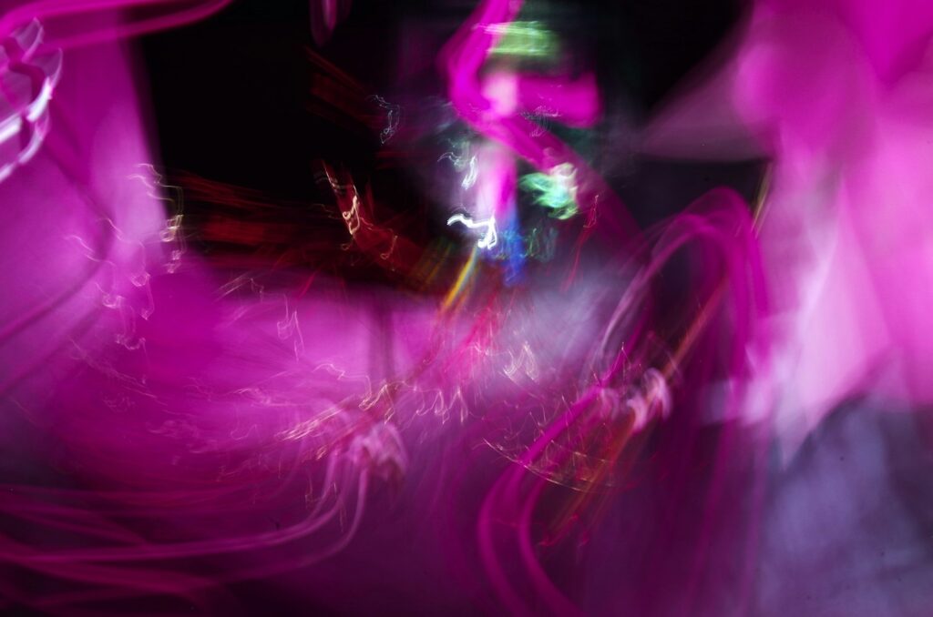 A blurry photo of a street light at night